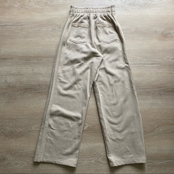 Like new UO l LIT Sweat Pant - Picture 4 of 5